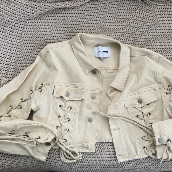 NWOT FASHION NOVA Can't Keep Up Denim Jacket - XL - Picture 7 of 10